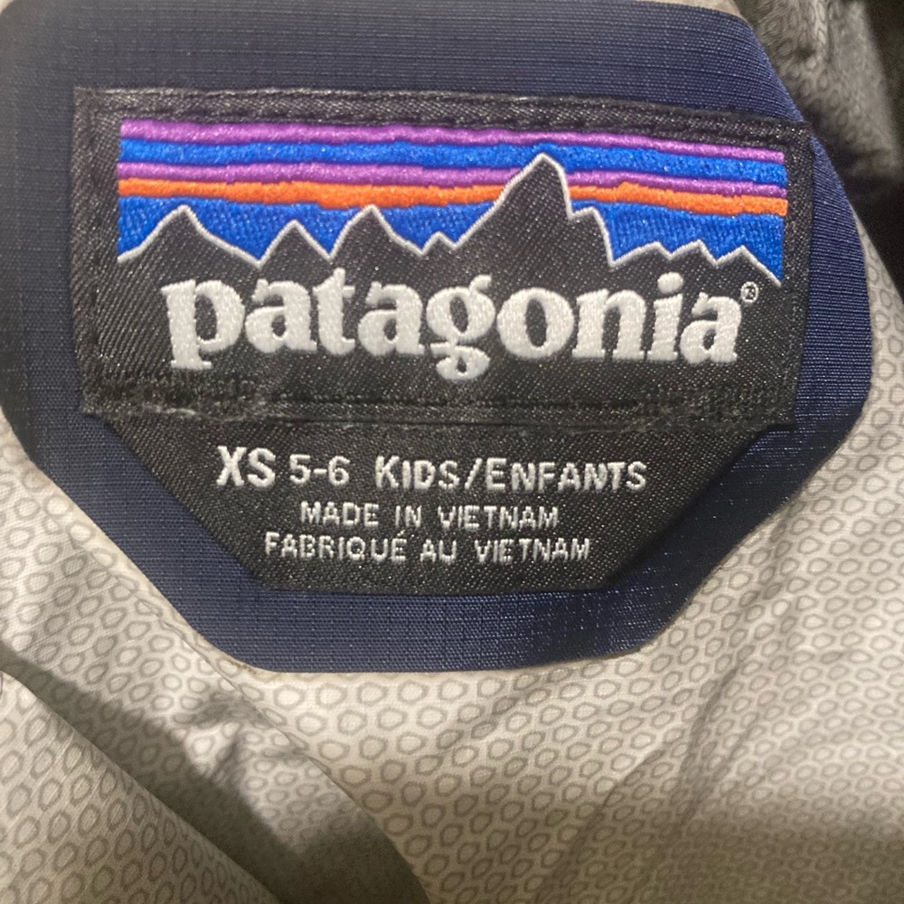 Patagonia Girls Navy rain Jacket - Picture 6 of 8